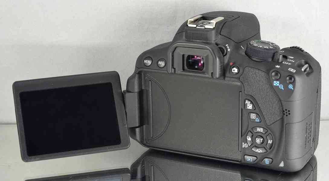 Canon EOS 700D + EF-S 18-55mm *13 000 Exp. - foto 6
