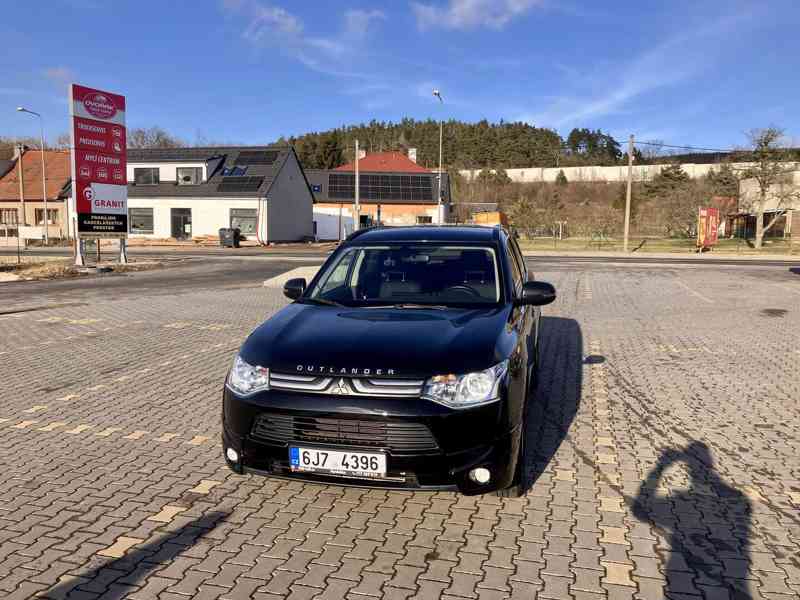 Mitsubishi Outlander 3 2,2 Di-D 4x4 TAŽNÉ - foto 2