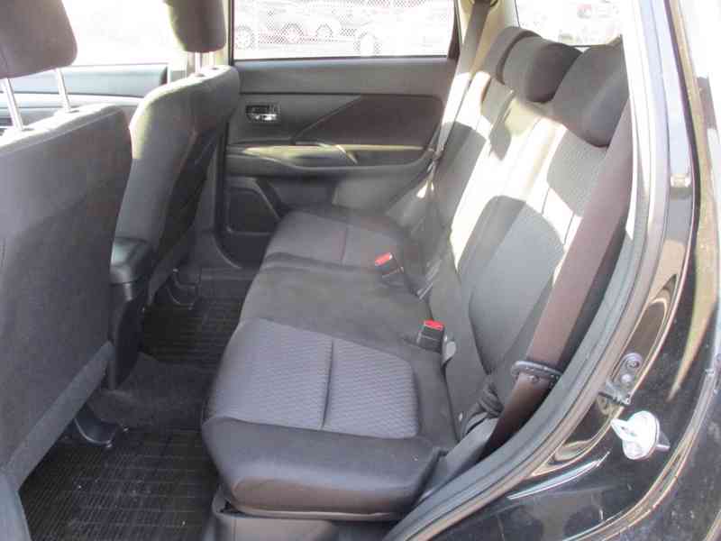 Mitsubishi Outlander 3 2,2 Di-D 4x4 TAŽNÉ - foto 11
