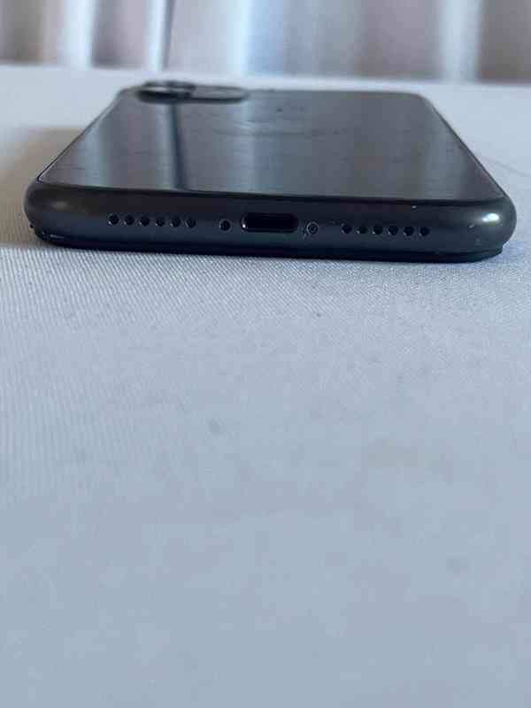 Apple iPhone 11 64GB Black – zaheslovaný, pokřivený rám,n... - foto 7