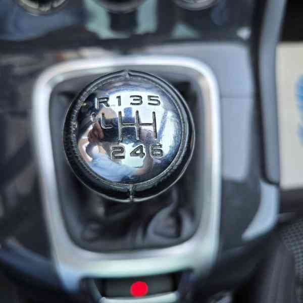Peugeot 5008 1,6i Family benzín 115kw - foto 15