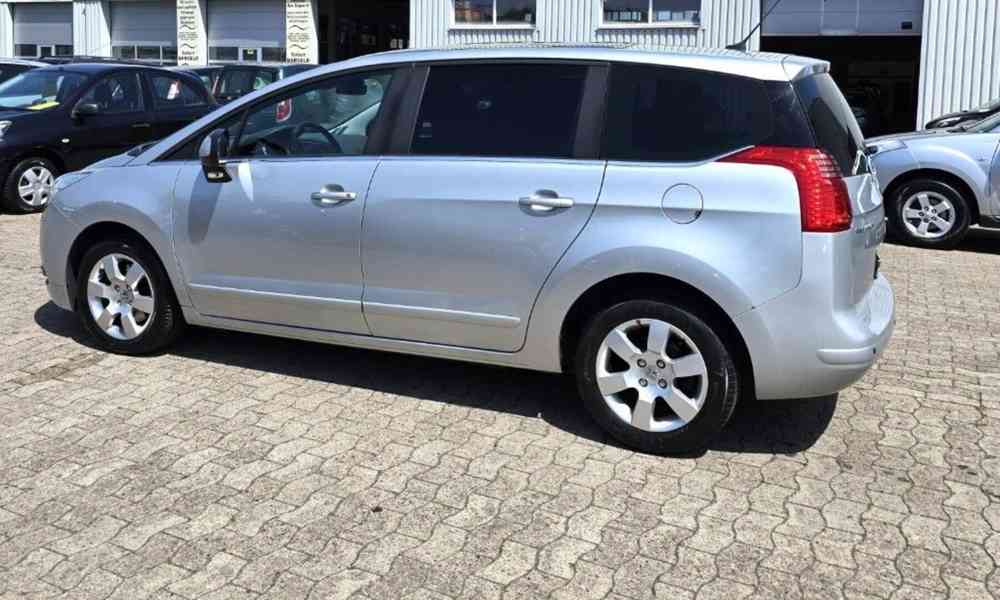 Peugeot 5008 1,6i Family benzín 115kw - foto 14