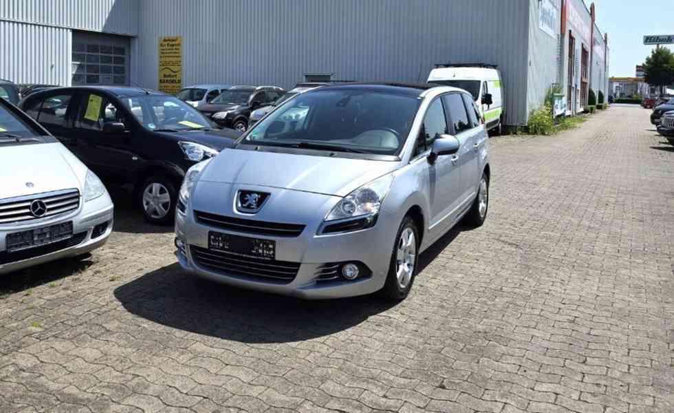 Peugeot 5008 1,6i Family benzín 115kw - foto 9