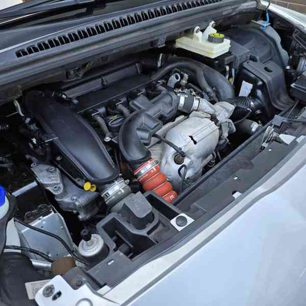 Peugeot 5008 1,6i Family benzín 115kw - foto 3