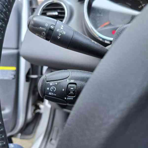 Peugeot 5008 1,6i Family benzín 115kw - foto 22
