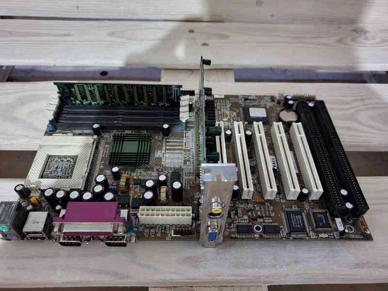 FIC FA13 (socket 370) + GPU + 32MB SDRAM. - foto 1