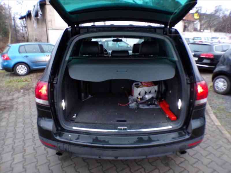 Volkswagen Touareg 3,0 TDI V6 4x4 N1 - foto 9