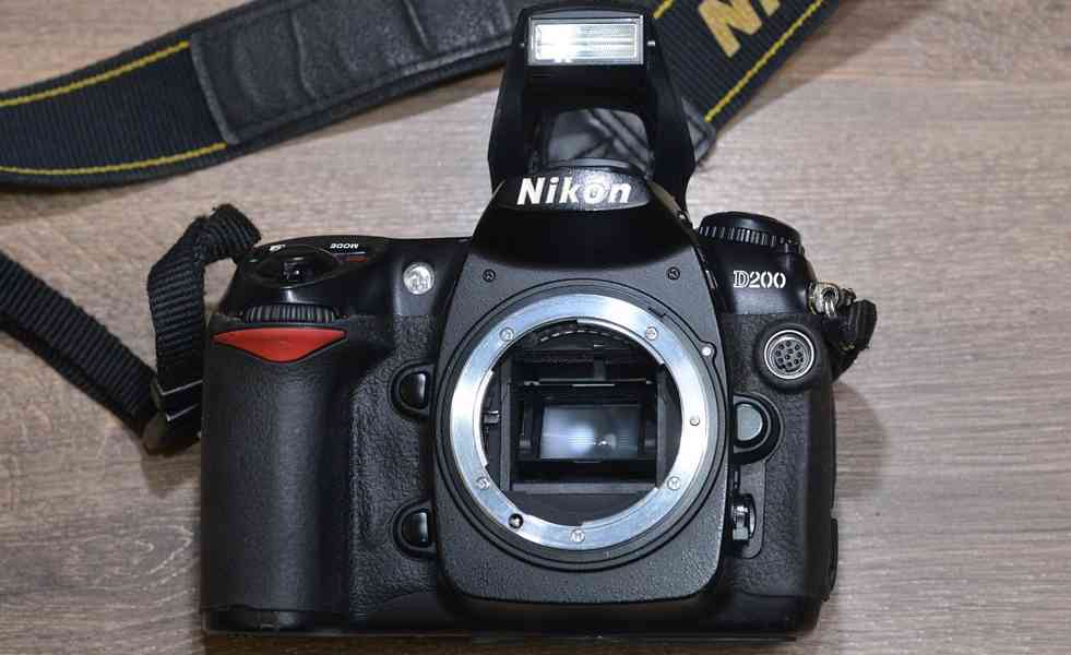 Nikon D200 DSLR 10.2 MPix*JPEG+RAW* 111 000 Exp. - foto 5
