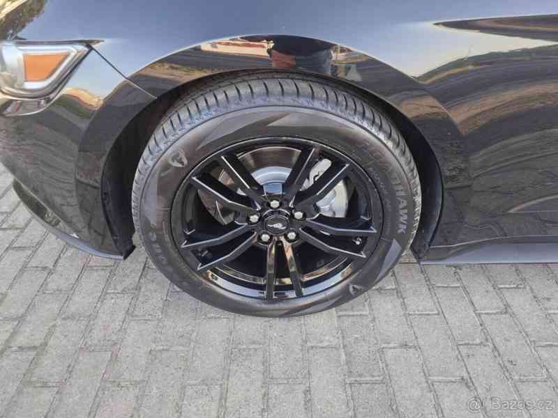 Ford Mustang 2,3   EcoBoost 317 PS výbava premium - foto 3