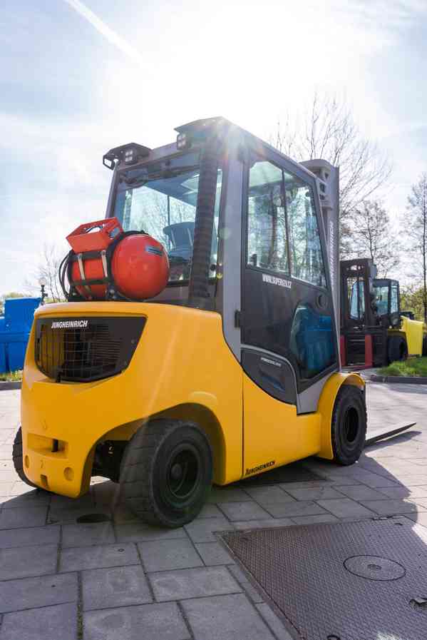Vysokozdvižný vozík Jungheinrich TFG 430s - foto 3