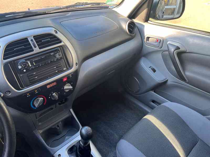 Toyota RAV 4 1,8i benzín 92kw - foto 6