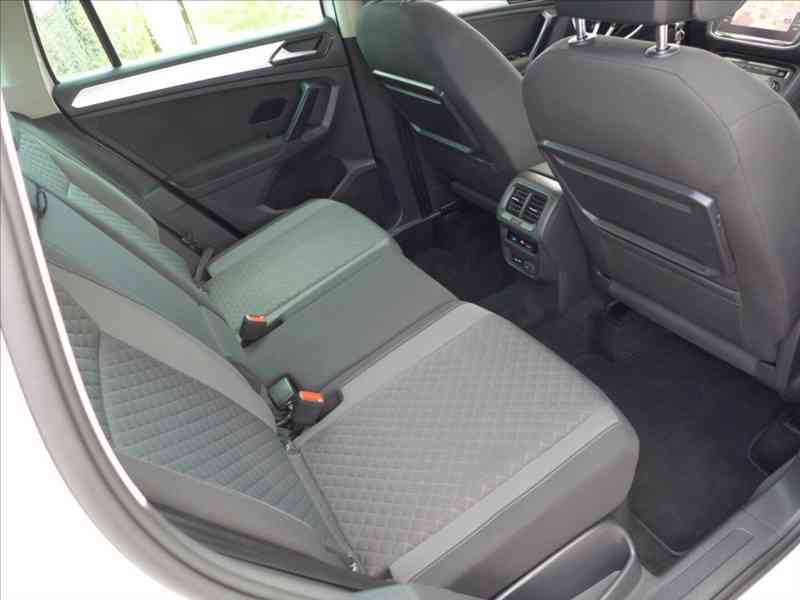 Volkswagen Tiguan 2,0 TDi 110KW NAVI APP 1.MAJ - foto 9