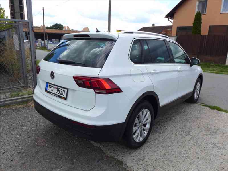 Volkswagen Tiguan 2,0 TDi 110KW NAVI APP 1.MAJ - foto 3