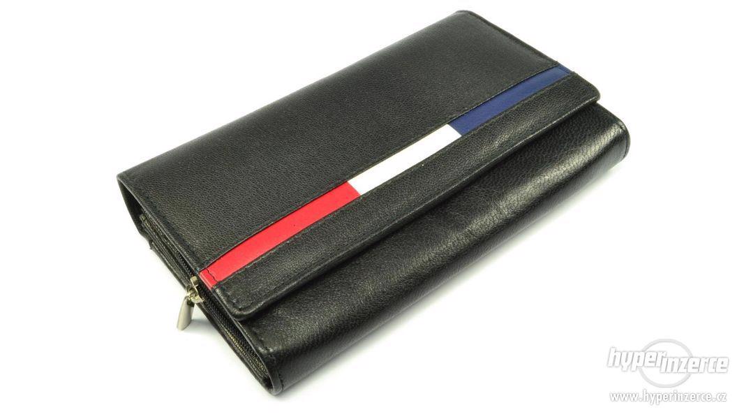 Černá dámská kožená peněženka s pruhem - foto 1