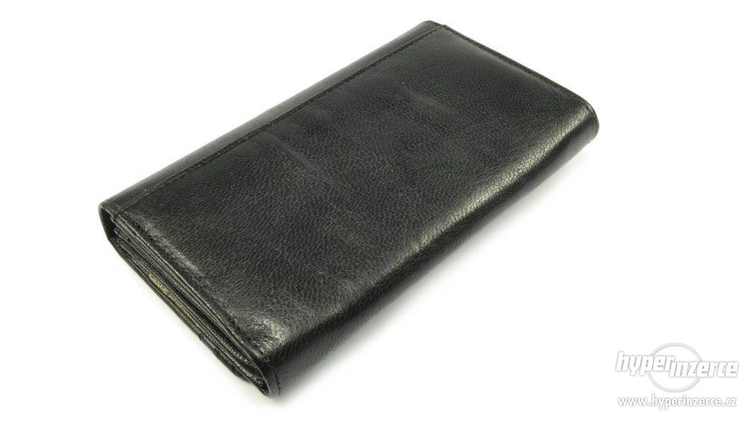 Černá dámská kožená peněženka s pruhem - foto 2