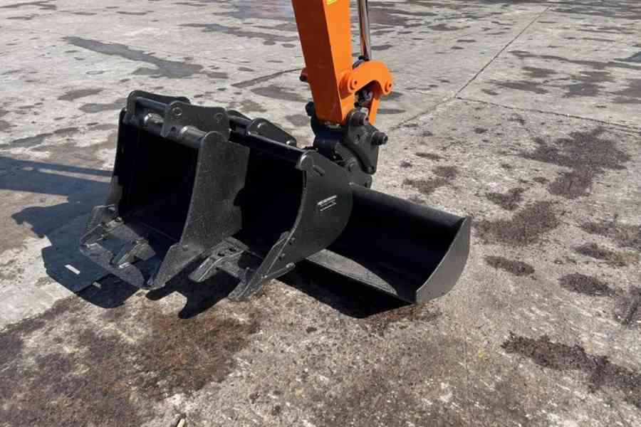 Minibagr Hitachi ZX33U-5A 3.3T - foto 2