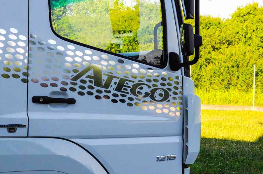 MERCEDES ATEGO HÁKOVÝ NOSIČ KONTEJNERŮ HYDRAULICKÁ RUKA EU6 - foto 10