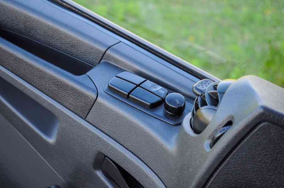 MERCEDES ATEGO HÁKOVÝ NOSIČ KONTEJNERŮ HYDRAULICKÁ RUKA EU6 - foto 49