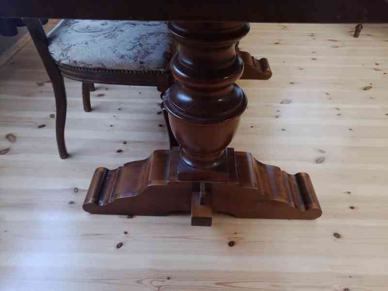 Prodám jídelní dřevěný stůl z masivu,6stylových židlí  - foto 3
