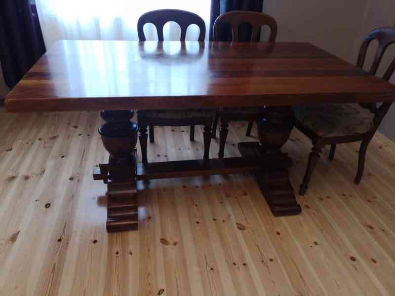 Prodám jídelní dřevěný stůl z masivu,6stylových židlí  - foto 1