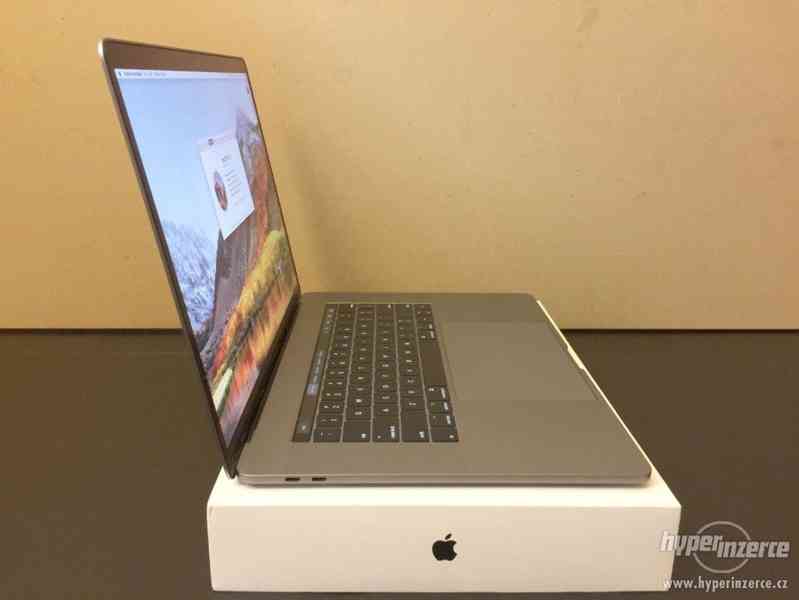 apple macbook pro 15 with touchbar - foto 4