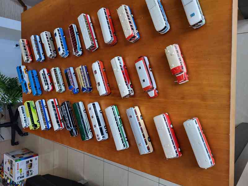 Prodám sbírku modelů aut a autobusů 176 ks. - foto 10