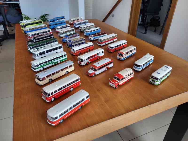 Prodám sbírku modelů aut a autobusů 176 ks. - foto 9