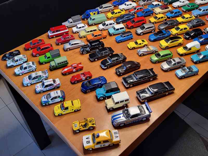 Prodám sbírku modelů aut a autobusů 176 ks. - foto 4