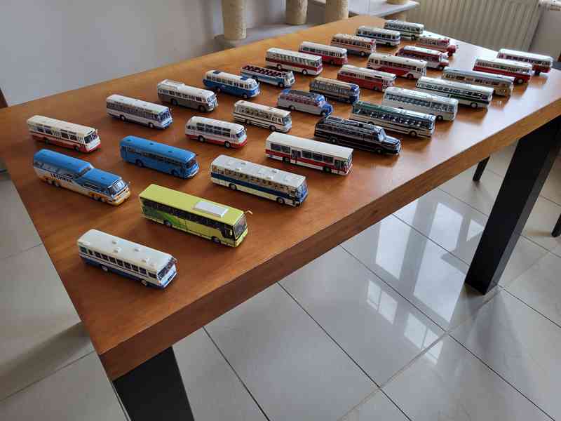 Prodám sbírku modelů aut a autobusů 176 ks. - foto 8