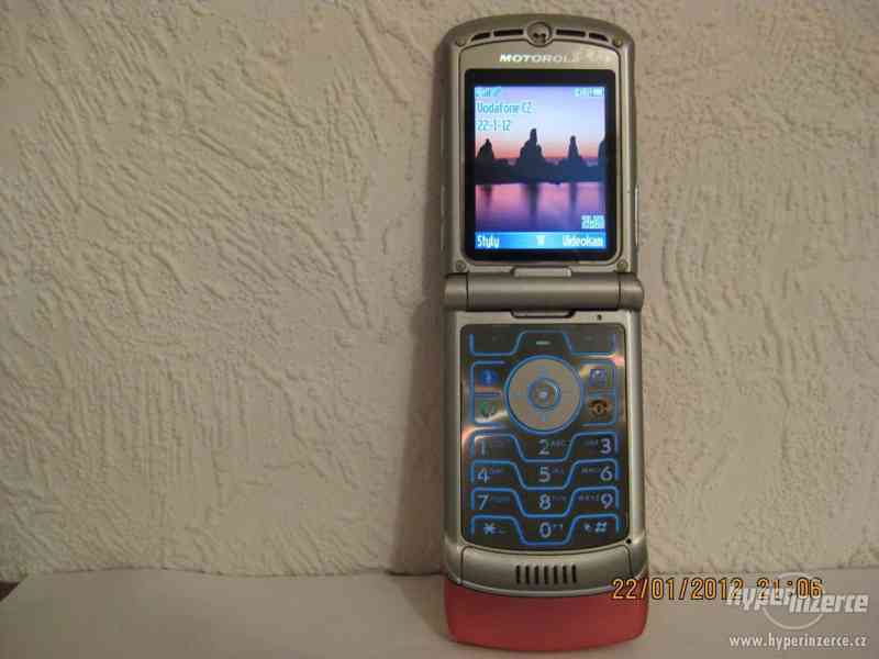 MOTOROLA RazrV3+SIM karta ZDARMA!!! - foto 1
