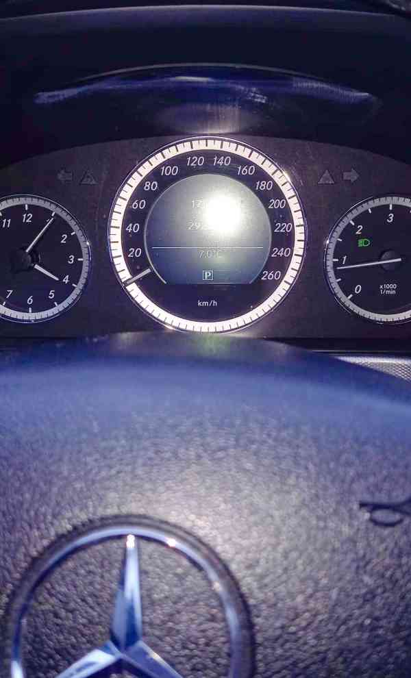 Prodám Mercedes-Benz 212 KOMBI - foto 8