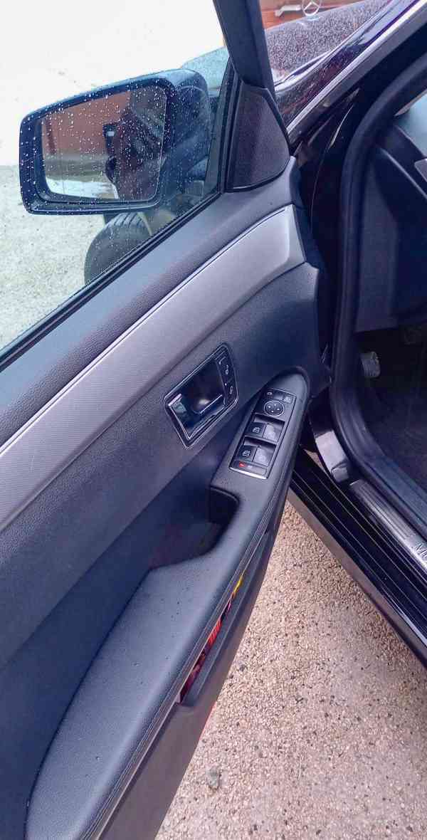 Prodám Mercedes-Benz 212 KOMBI - foto 10