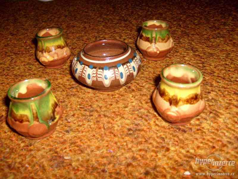 4 kusy keramických panáků + 1 ks malá váza - foto 2