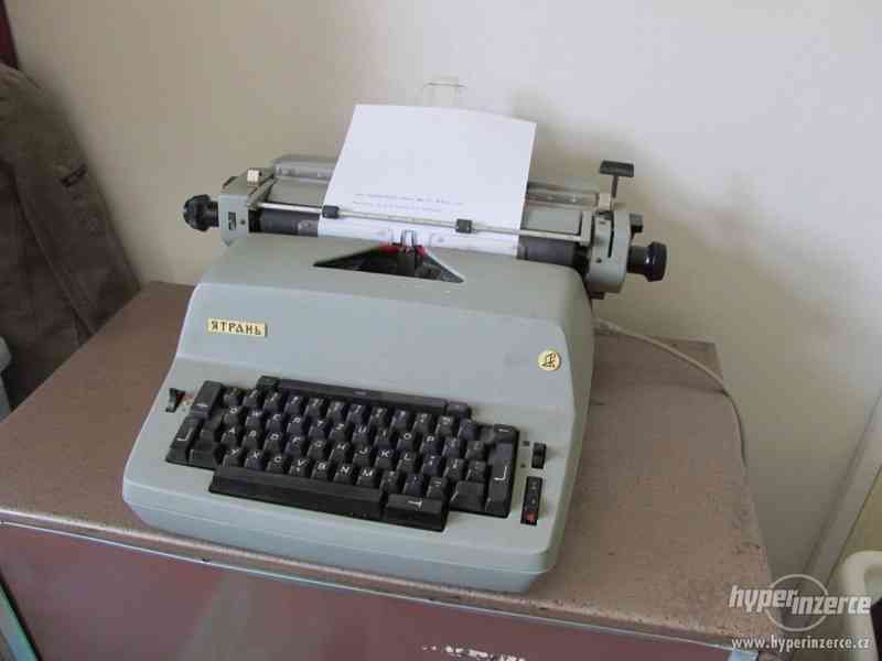 Elektrický psací stroj JATRAŇ (SSSR). - foto 1