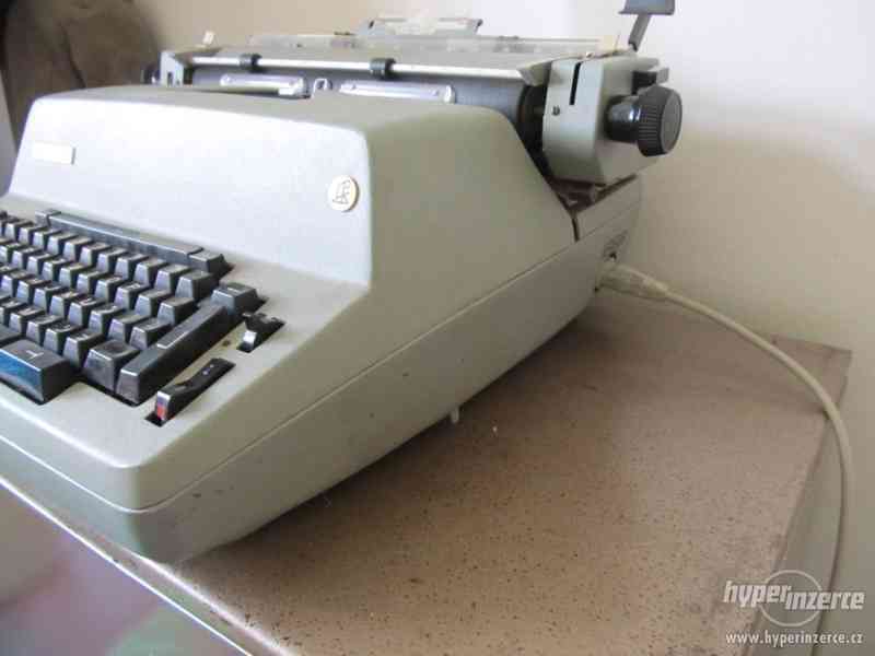 Elektrický psací stroj JATRAŇ (SSSR). - foto 3
