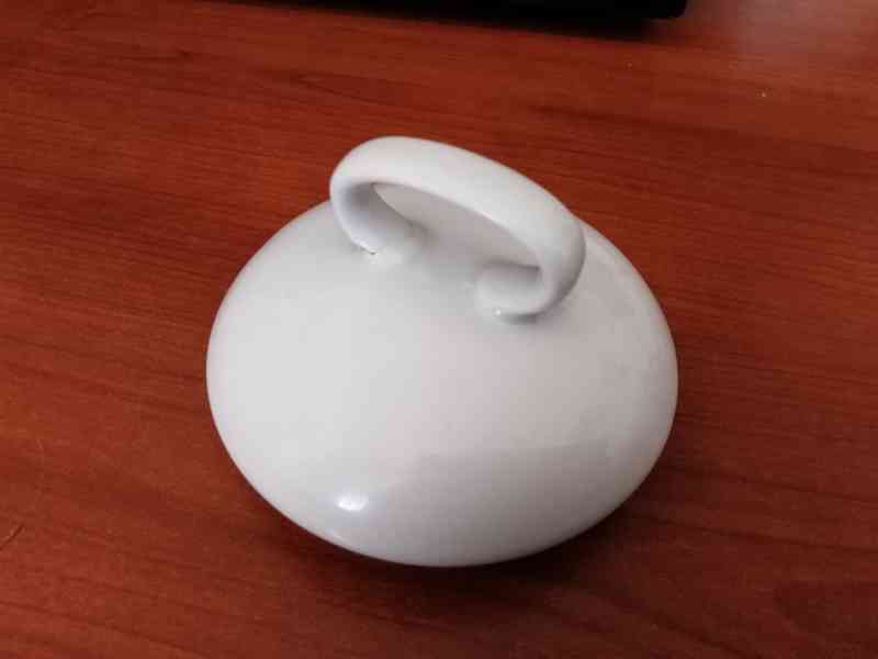 PRODÁM PORCELÁNOVOU KONVICI Z LET 1934-1942  - foto 3