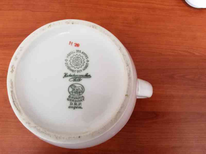 PRODÁM PORCELÁNOVOU KONVICI Z LET 1934-1942  - foto 2