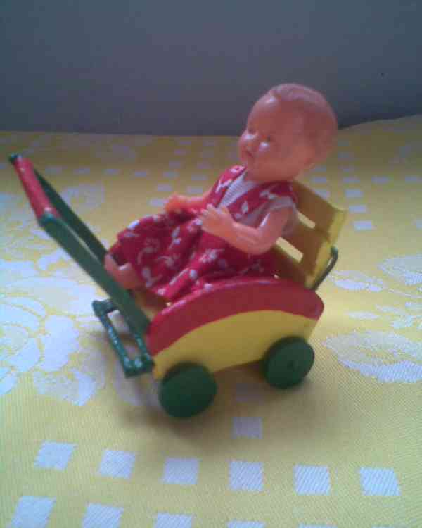 Zařízený domeček a zdarma kolotoč - foto 9