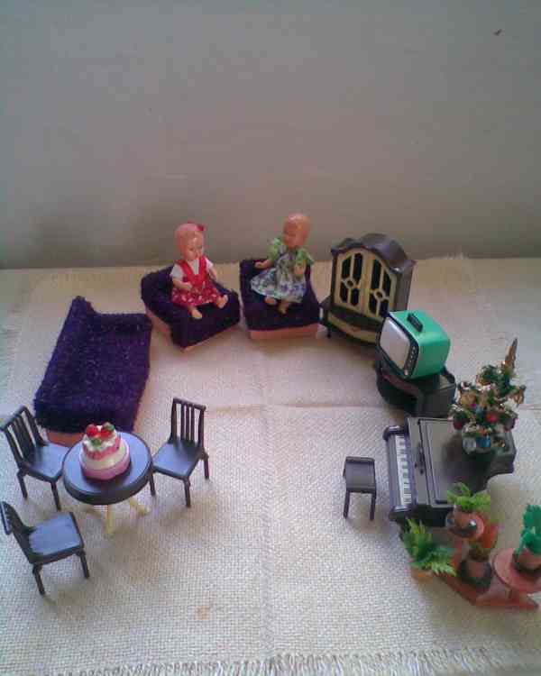 Zařízený domeček a zdarma kolotoč - foto 5