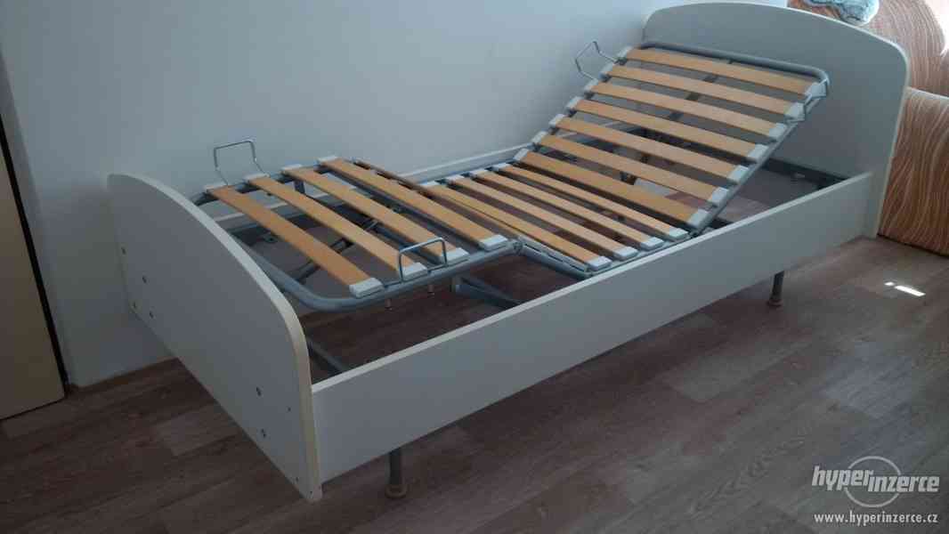 Polohovací zdravotní postel - foto 1