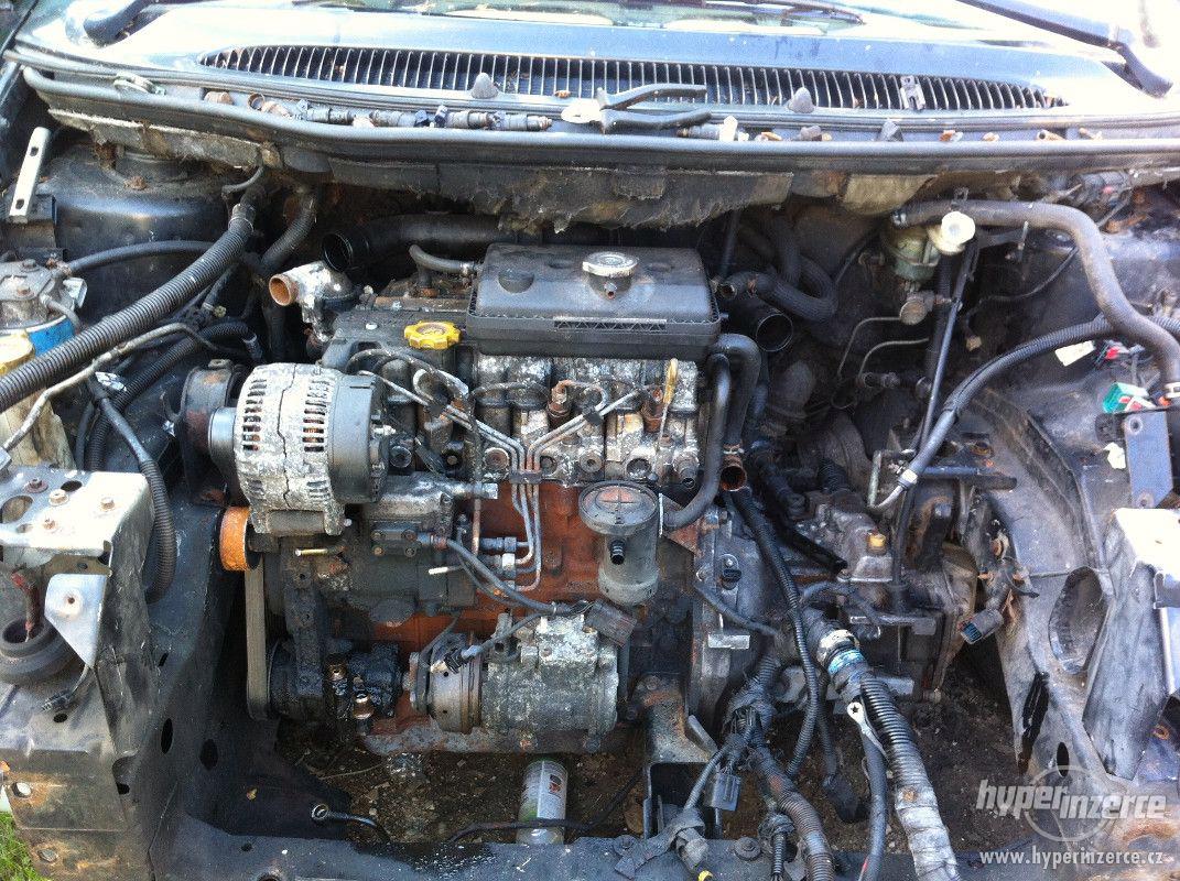voyager 2,5td kolový motor kompletní r.v.99 85kw - foto 1