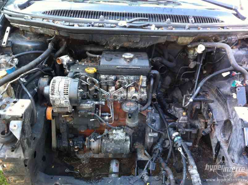 voyager 2,5td kolový motor kompletní r.v.99 85kw - foto 1
