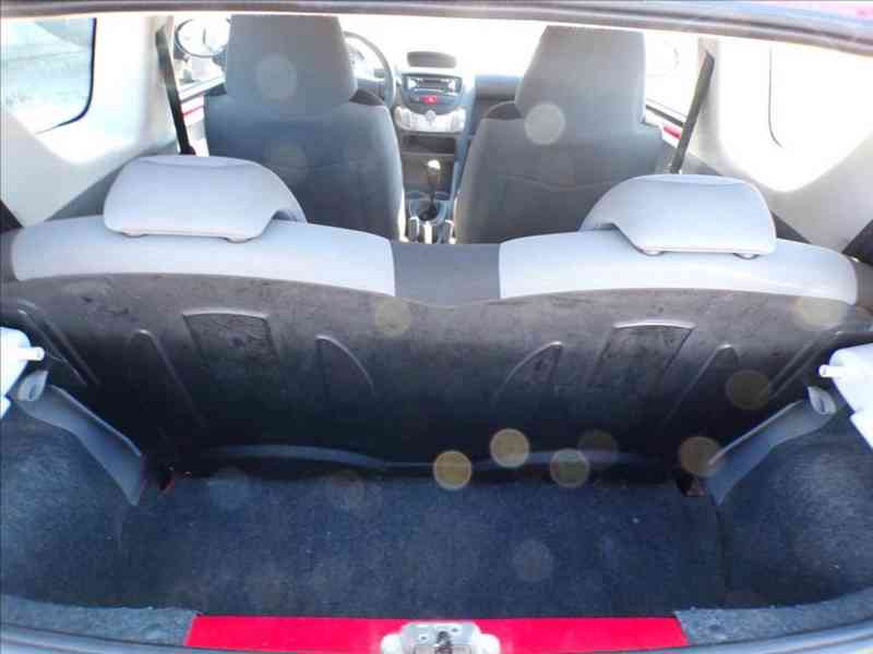 Peugeot 107 1,0 i POSILOVAČ ŘÍZENÍ - foto 9