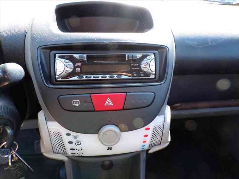 Peugeot 107 1,0 i POSILOVAČ ŘÍZENÍ - foto 6