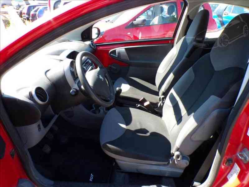 Peugeot 107 1,0 i POSILOVAČ ŘÍZENÍ - foto 7