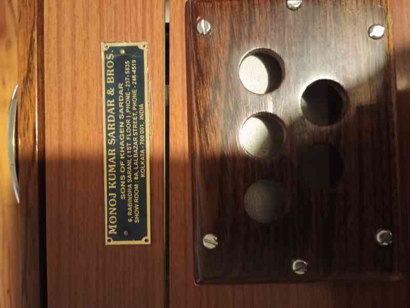 Indické harmonium – 13 registrů, pěkný stav - foto 6