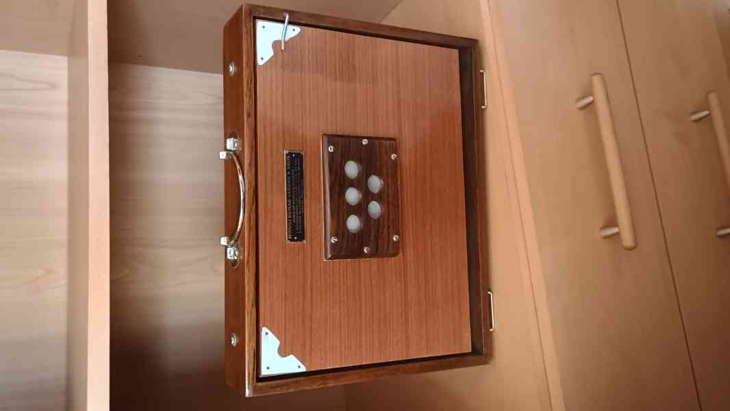 Indické harmonium – 13 registrů, pěkný stav - foto 3