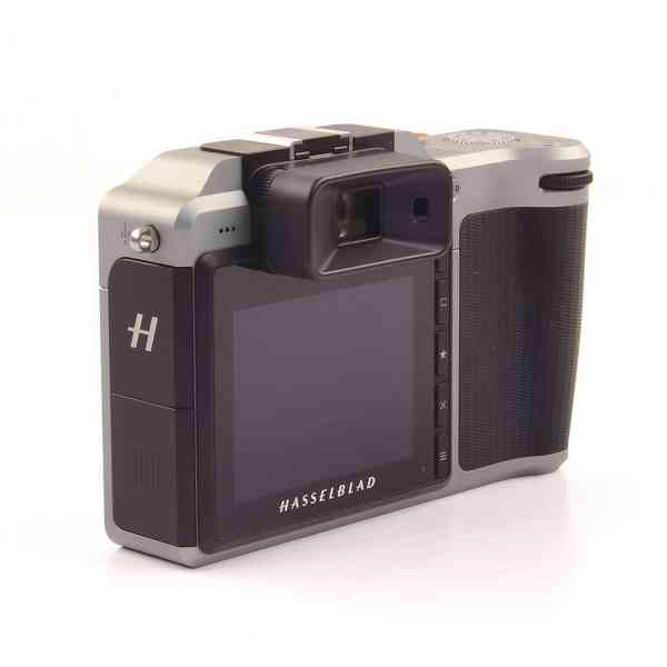 Středoformátový bezzrcadlový fotoaparát Hasselblad X1D II 50 - foto 3