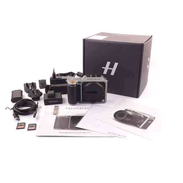 Středoformátový bezzrcadlový fotoaparát Hasselblad X1D II 50