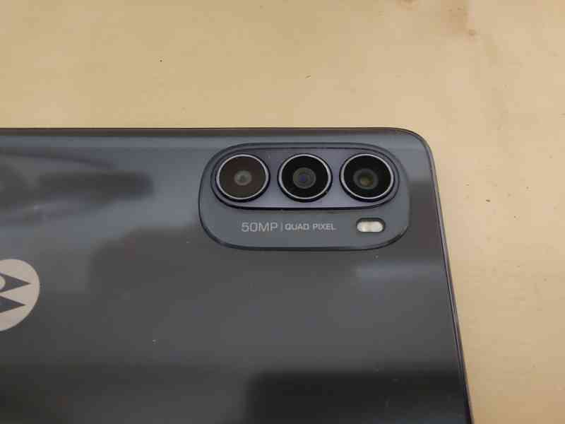 Mobilnì telefon Motorola za 2700 Kč - foto 9